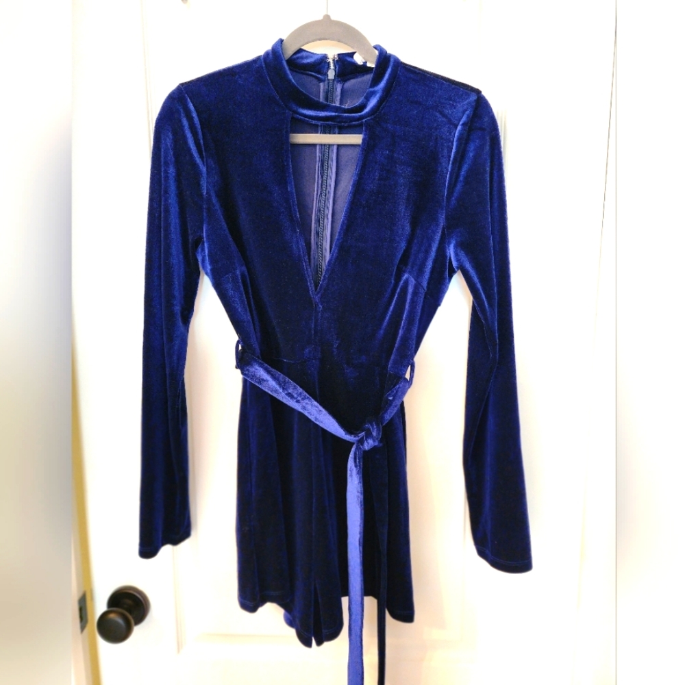 Blue long sleeve velvet romper